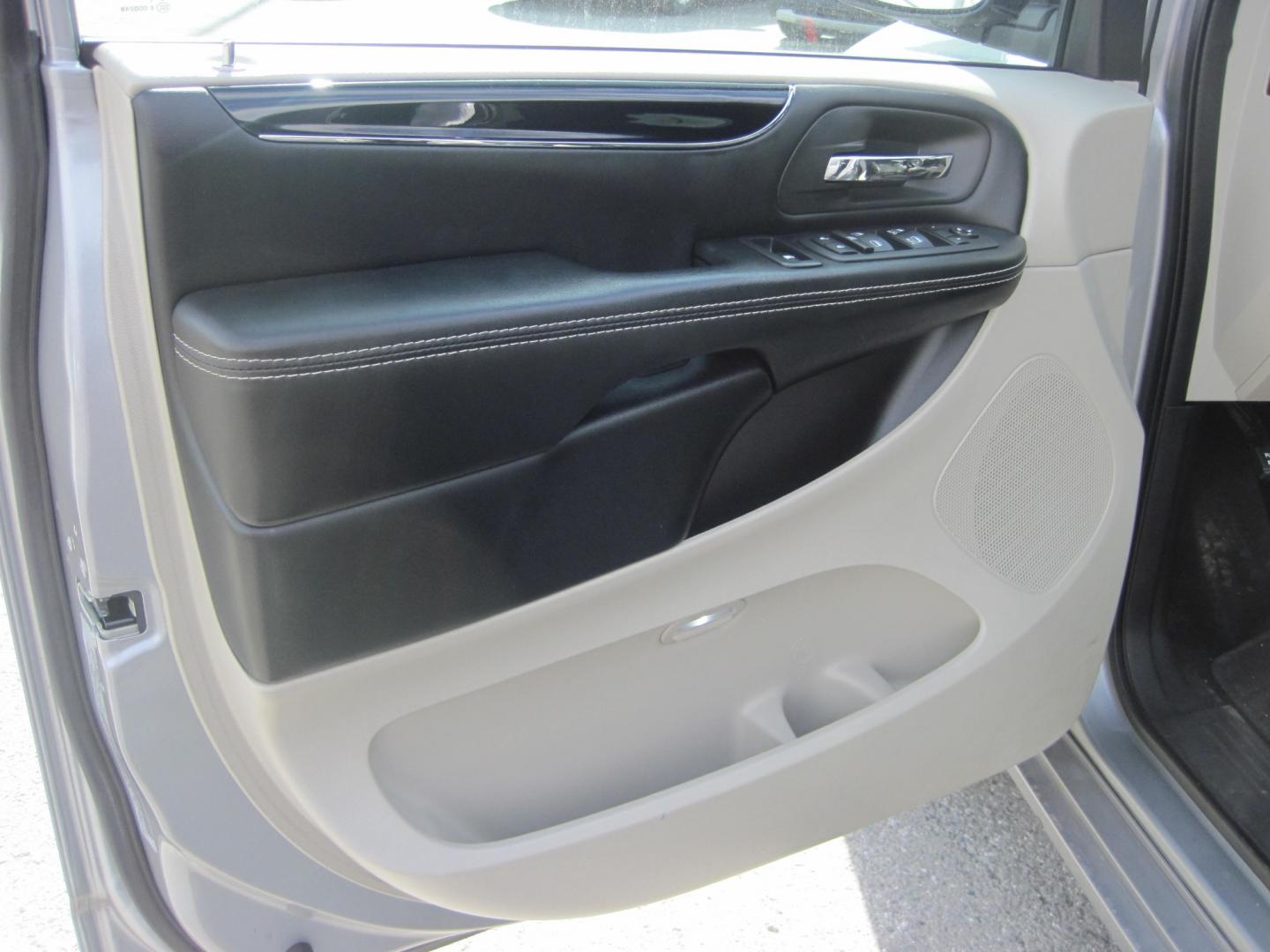 2019 silver /black Dodge Grand Caravan SXT (2C4RDGCG8KR) , located at 9530 Old Seward Highway, Anchorage, AK, 99515, (907) 349-3343, 61.134140, -149.865570 - Photo#11